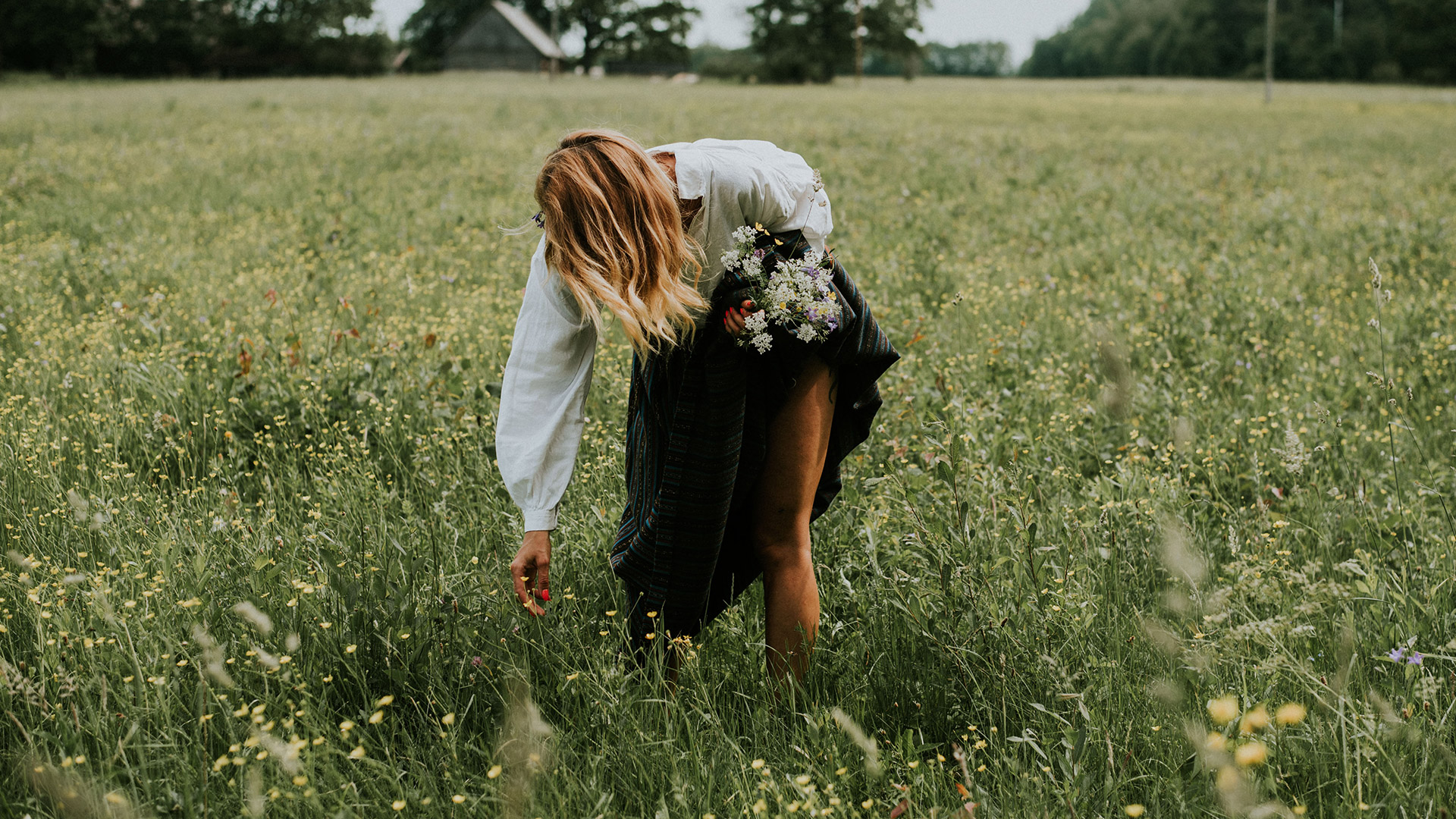 Bruna ben på midsommar - så här gör du