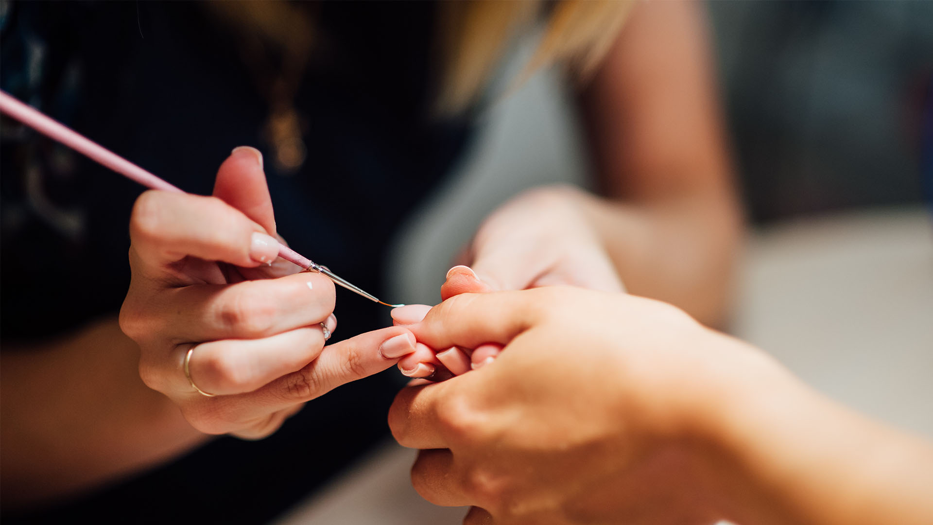 Vi söker en nagelterapeut/fransstylist