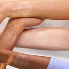 Essence Baby Got Diamond Highlighter Stick 5.4g